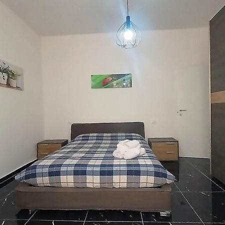 Tra Centro E Mare - Intero Appartamento Con Parcheggio Savone Extérieur photo